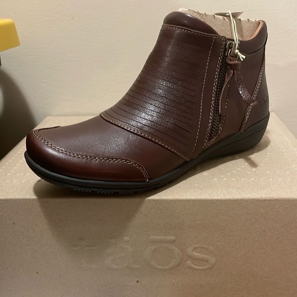 Taos Ankle Boot, Size 6M
